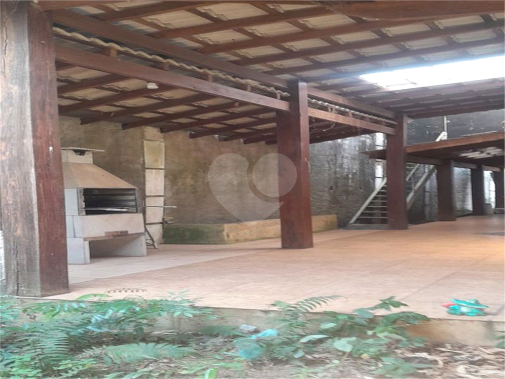 Casa à venda com 4 quartos, 212m² - Foto 1