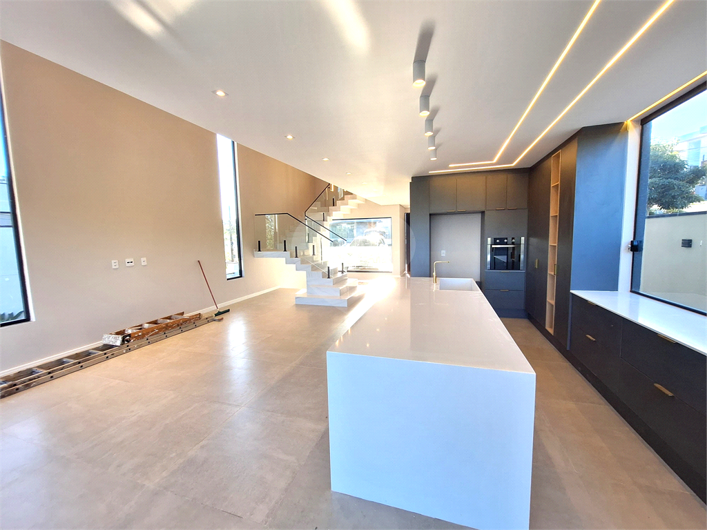 Sobrado de Condomínio à Venda | 400m² | 3 dormitórios (3 Suítes) | Aruã Brisas 2