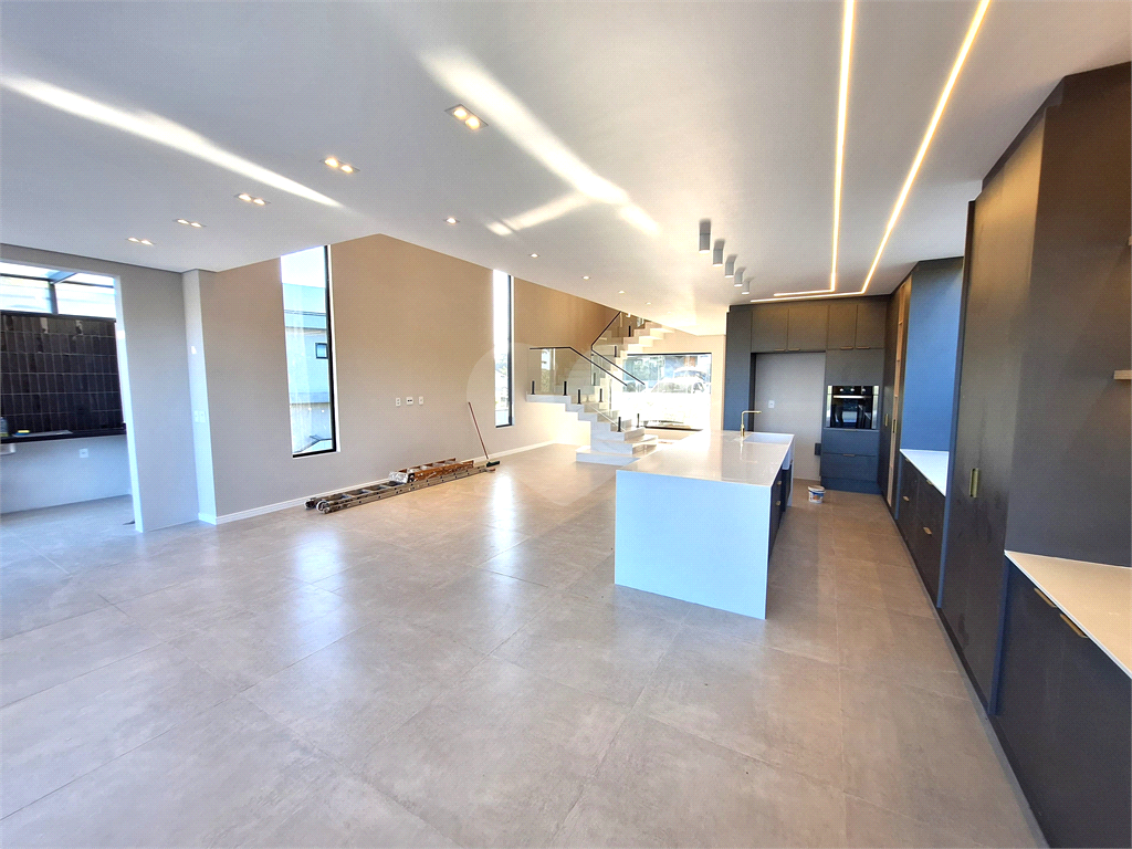 Sobrado de Condomínio à Venda | 400m² | 3 dormitórios (3 Suítes) | Aruã Brisas 2