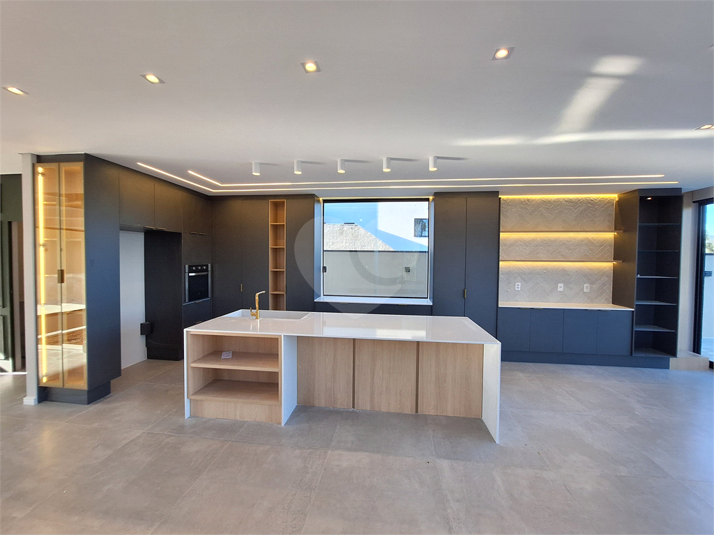 Sobrado de Condomínio à Venda | 400m² | 3 dormitórios (3 Suítes) | Aruã Brisas 2