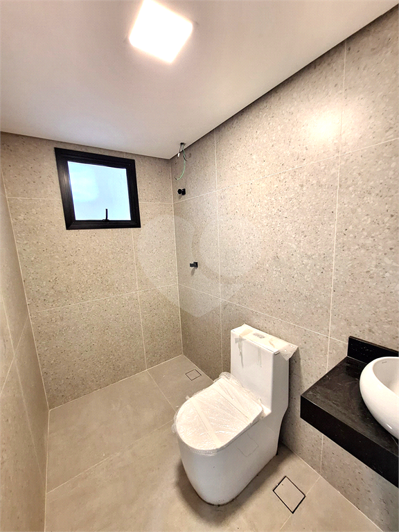 Sobrado de Condomínio à Venda | 400m² | 3 dormitórios (3 Suítes) | Aruã Brisas 2