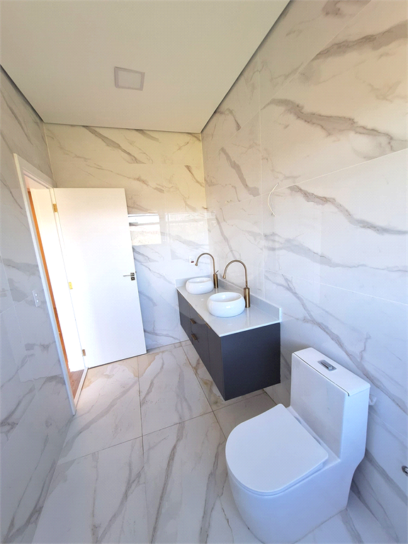 Sobrado de Condomínio à Venda | 400m² | 3 dormitórios (3 Suítes) | Aruã Brisas 2
