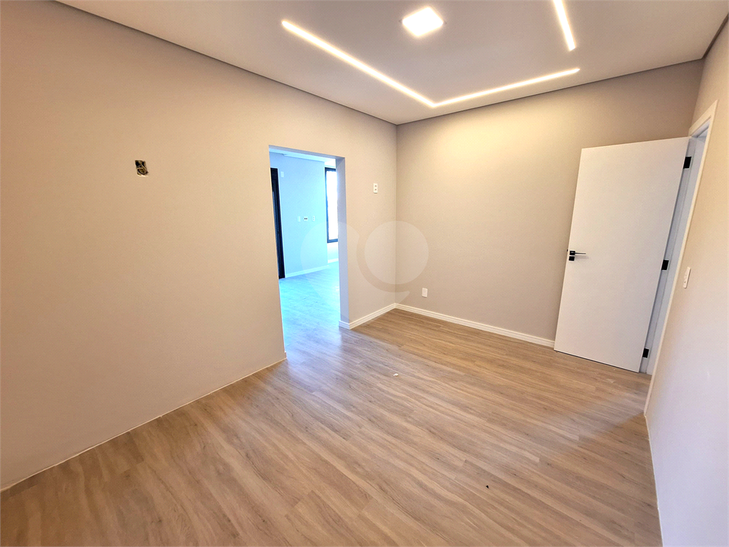 Sobrado de Condomínio à Venda | 400m² | 3 dormitórios (3 Suítes) | Aruã Brisas 2