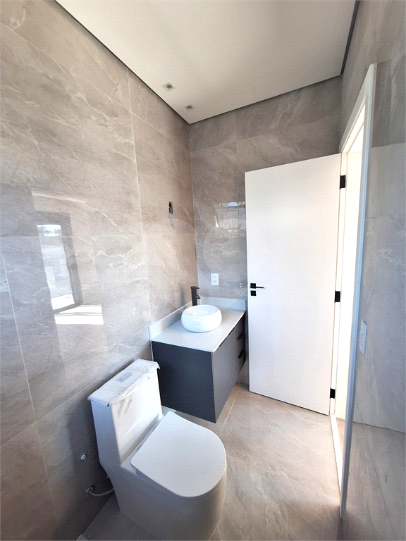 Sobrado de Condomínio à Venda | 400m² | 3 dormitórios (3 Suítes) | Aruã Brisas 2
