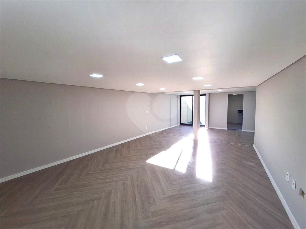 Sobrado de Condomínio à Venda | 400m² | 3 dormitórios (3 Suítes) | Aruã Brisas 2