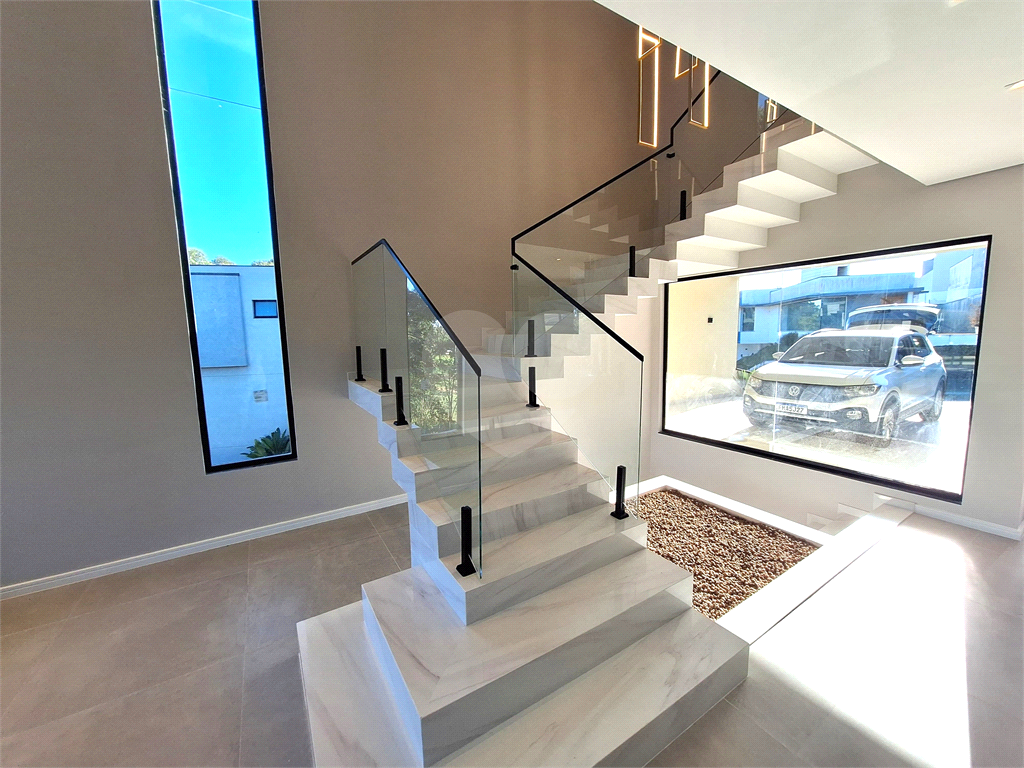 Sobrado de Condomínio à Venda | 400m² | 3 dormitórios (3 Suítes) | Aruã Brisas 2