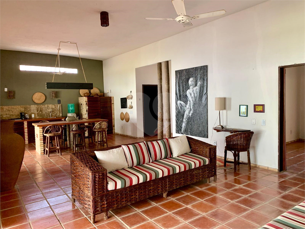 Casa à Venda | 400m² | 2 dormitórios | 1 vaga em Barra da Sucatinga - CE