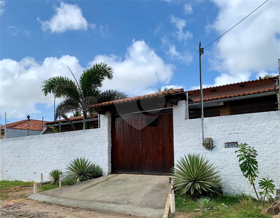 Casa à Venda | 400m² | 2 dormitórios | 1 vaga em Barra da Sucatinga - CE