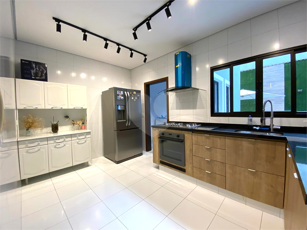 Casa à Venda – Ampla, Moderna e Sustentável com 3 Suítes, Piscina, Energia Solar e Espaço Gourmet