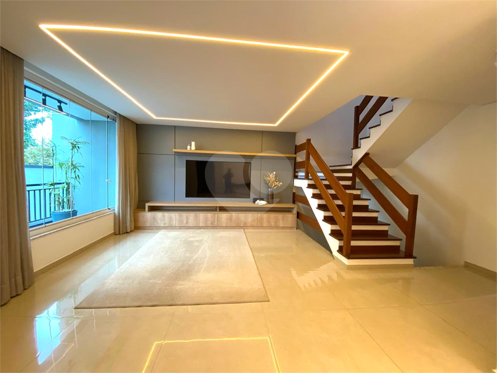Casa à Venda – Ampla, Moderna e Sustentável com 3 Suítes, Piscina, Energia Solar e Espaço Gourmet