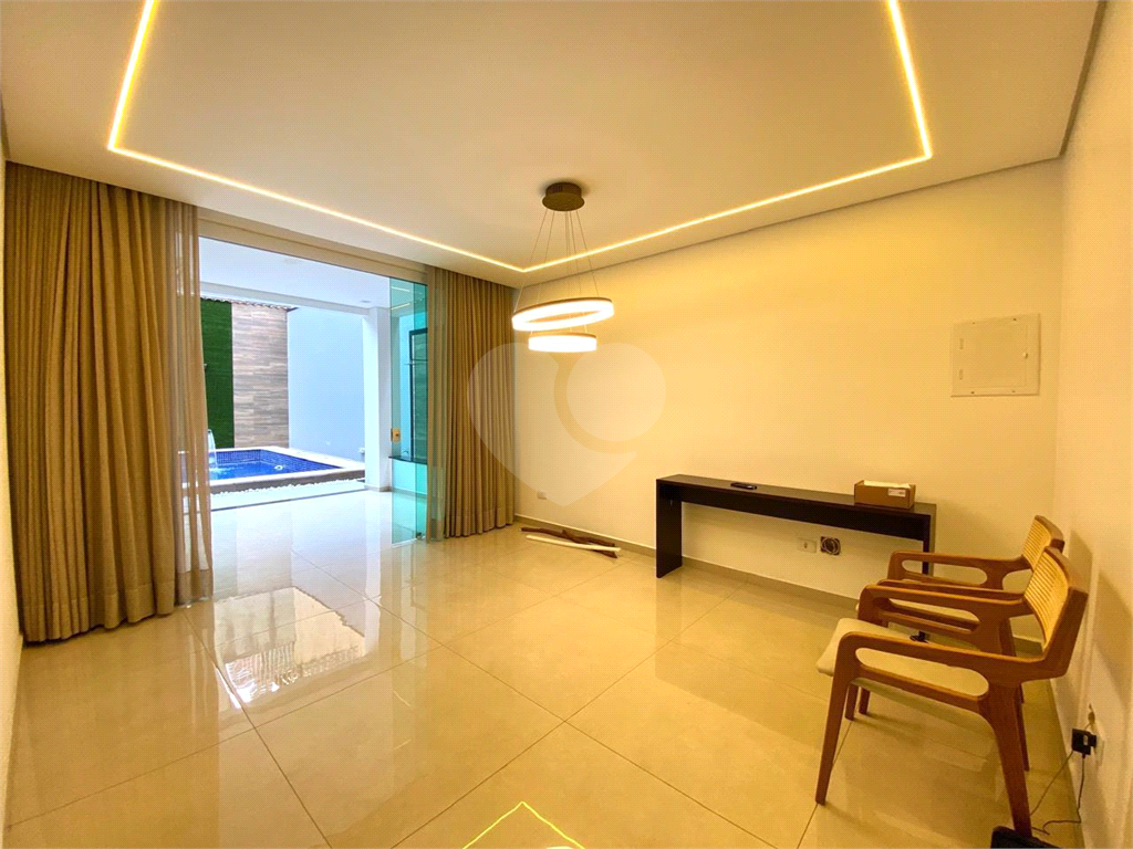 Casa à Venda – Ampla, Moderna e Sustentável com 3 Suítes, Piscina, Energia Solar e Espaço Gourmet