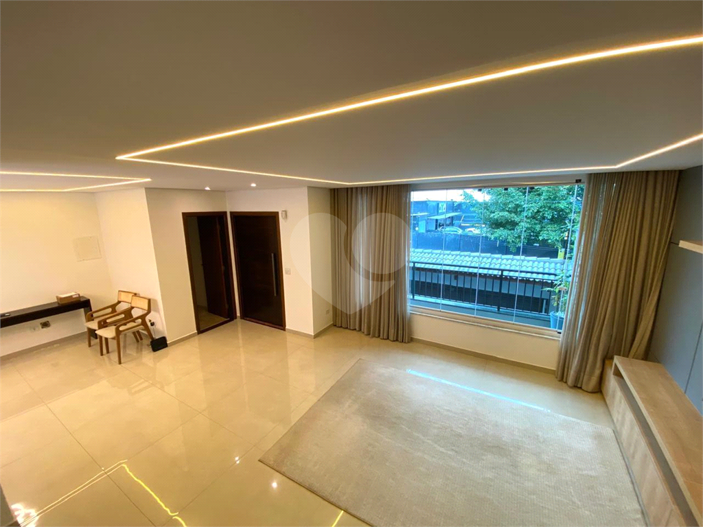 Casa à Venda – Ampla, Moderna e Sustentável com 3 Suítes, Piscina, Energia Solar e Espaço Gourmet