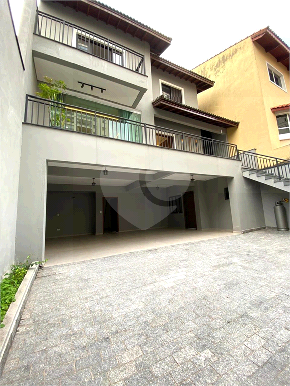 Casa à Venda – Ampla, Moderna e Sustentável com 3 Suítes, Piscina, Energia Solar e Espaço Gourmet