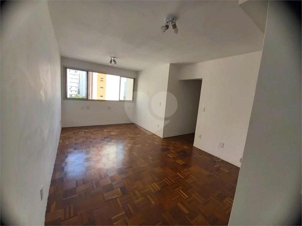 Apartamento reformado venda e locação 3 dormitórios, 1 vaga, Moema, próximo metro