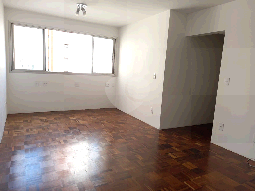  Apartamento reformado venda e locação 3 dormitórios, 1 vaga, Moema, próximo metro