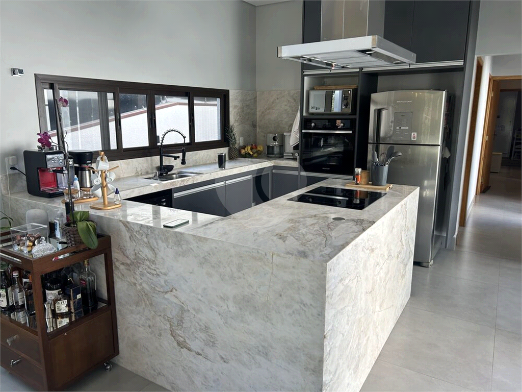Casa de Condomínio para alugar com 3 quartos, 246m² - Foto 4