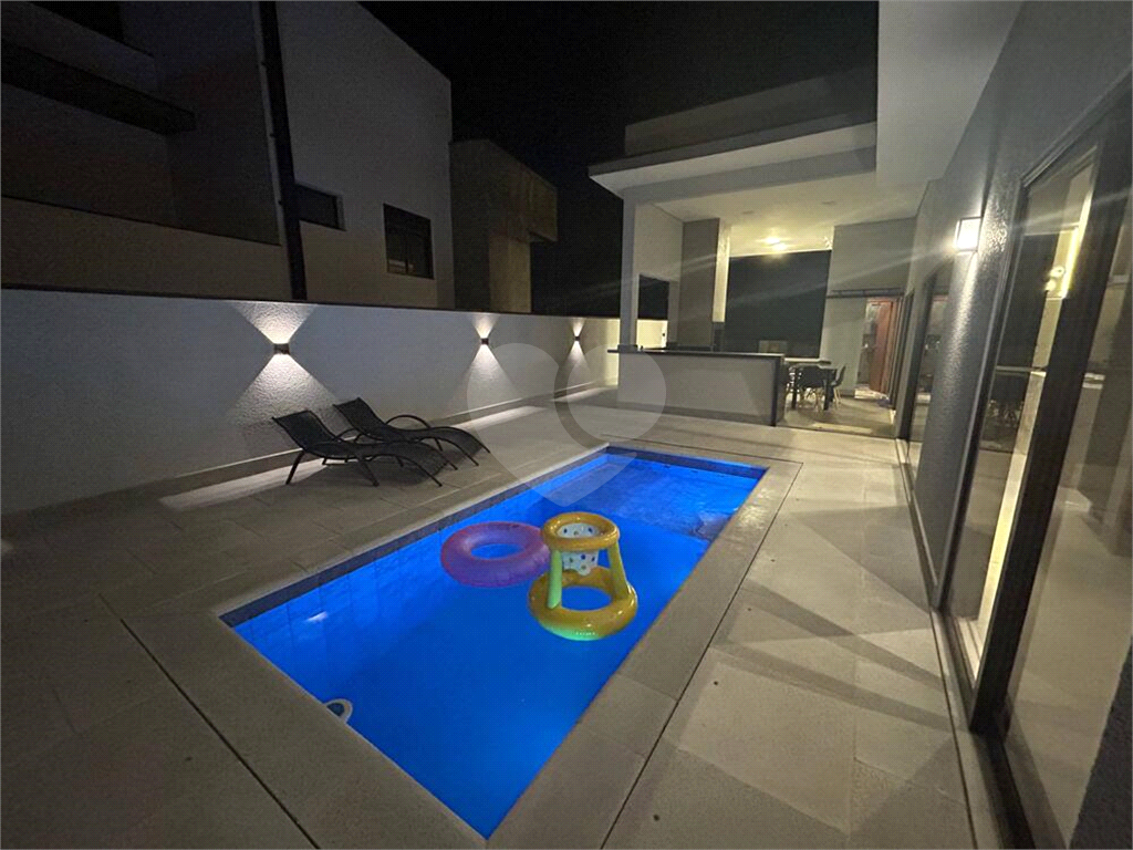 Casa de Condomínio para alugar com 3 quartos, 246m² - Foto 13