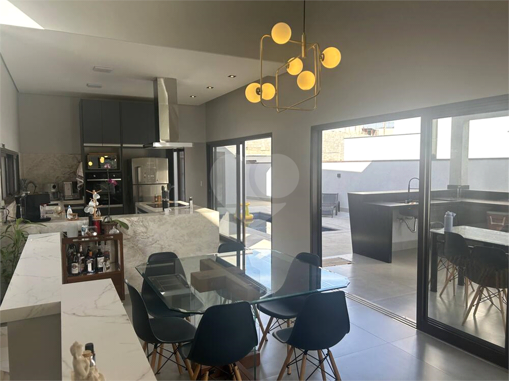 Casa de Condomínio para alugar com 3 quartos, 246m² - Foto 3