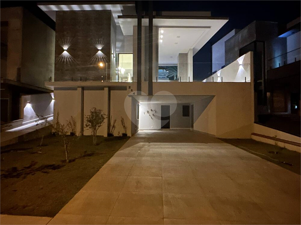 Casa de Condomínio para alugar com 3 quartos, 246m² - Foto 9