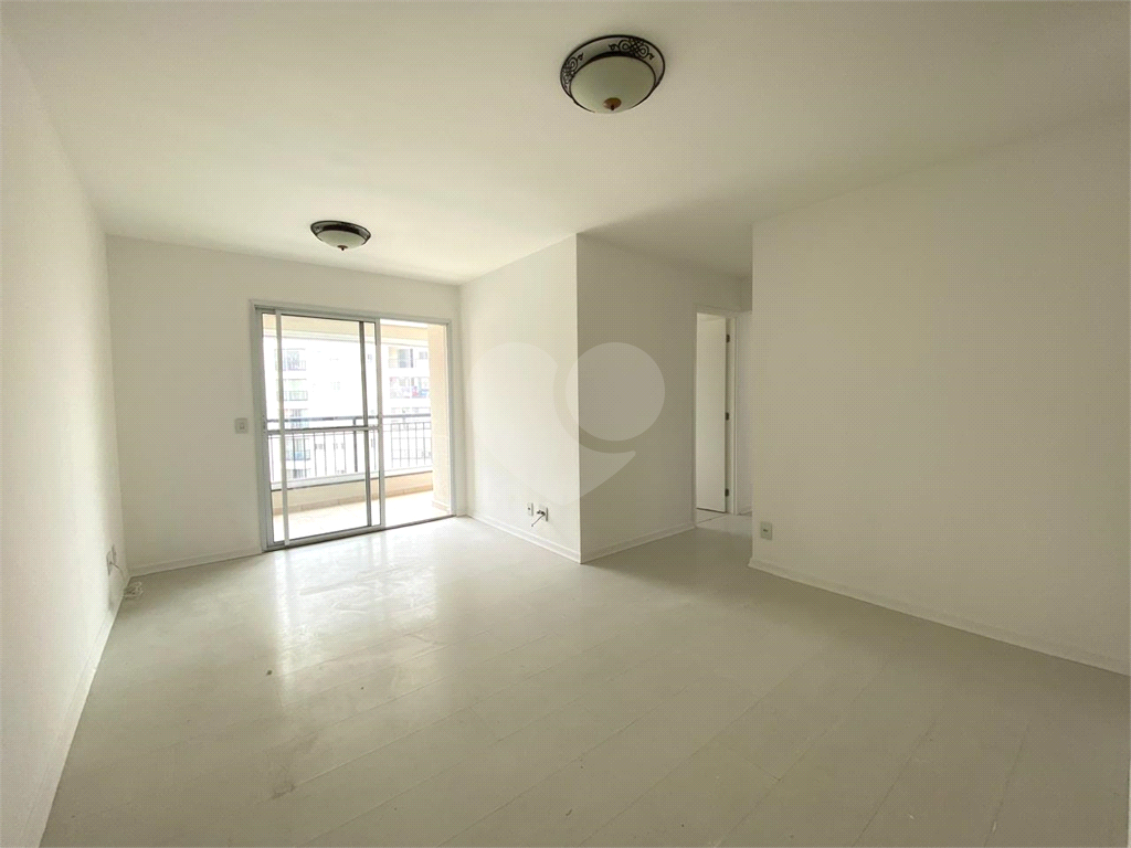Descubra este apartamento de 70m² com 3 dormitórios, sendo 1 suíte, e 2 vagas de garagem, ideal para famílias que buscam conforto e praticidade no Morumbi, São Paulo.