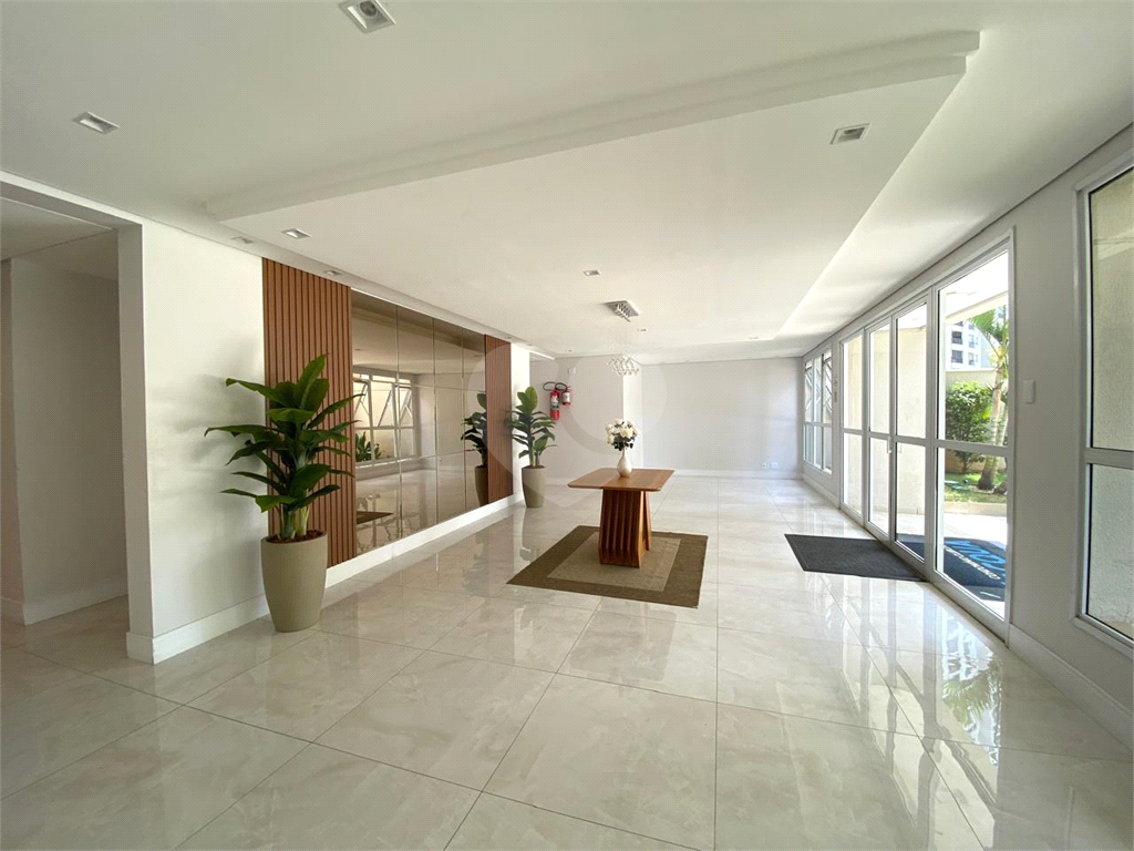 Descubra este apartamento de 70m² com 3 dormitórios, sendo 1 suíte, e 2 vagas de garagem, ideal para famílias que buscam conforto e praticidade no Morumbi, São Paulo.