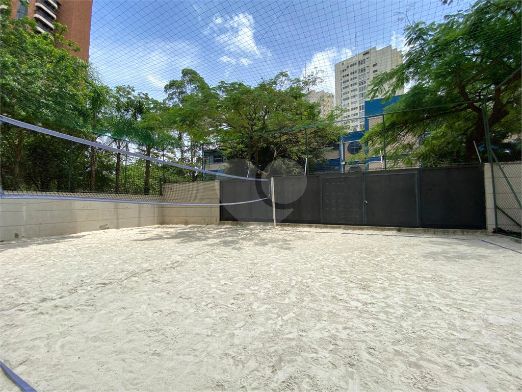 Descubra este apartamento de 70m² com 3 dormitórios, sendo 1 suíte, e 2 vagas de garagem, ideal para famílias que buscam conforto e praticidade no Morumbi, São Paulo.