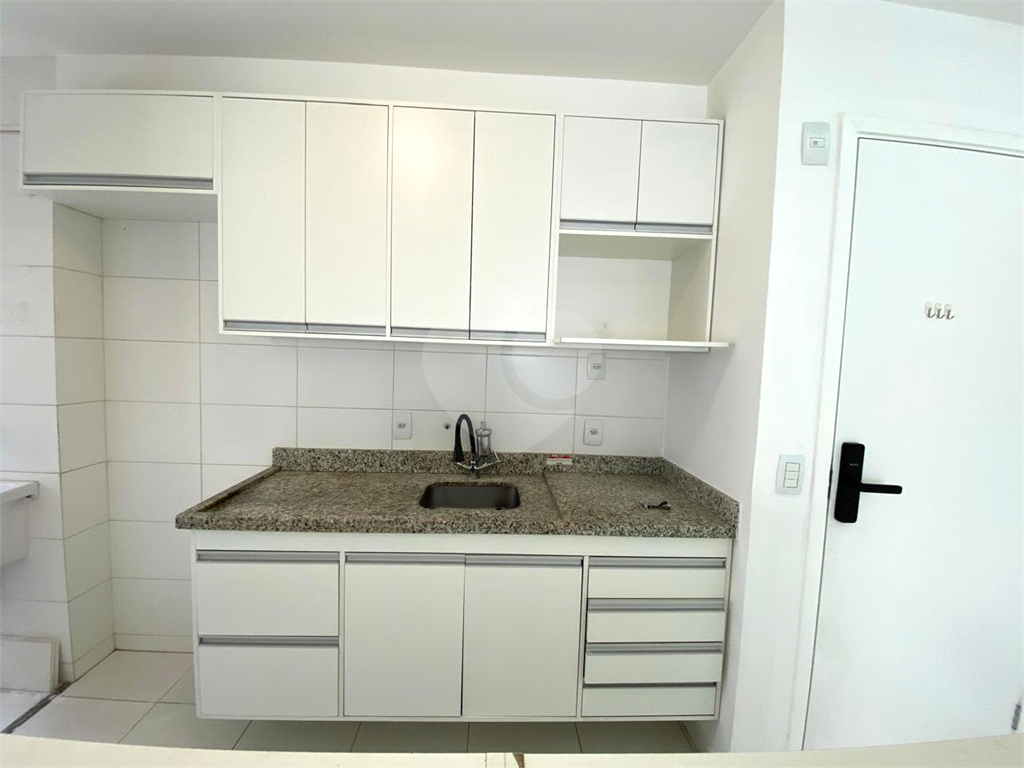 Descubra este apartamento de 70m² com 3 dormitórios, sendo 1 suíte, e 2 vagas de garagem, ideal para famílias que buscam conforto e praticidade no Morumbi, São Paulo.