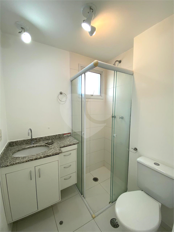 Descubra este apartamento de 70m² com 3 dormitórios, sendo 1 suíte, e 2 vagas de garagem, ideal para famílias que buscam conforto e praticidade no Morumbi, São Paulo.