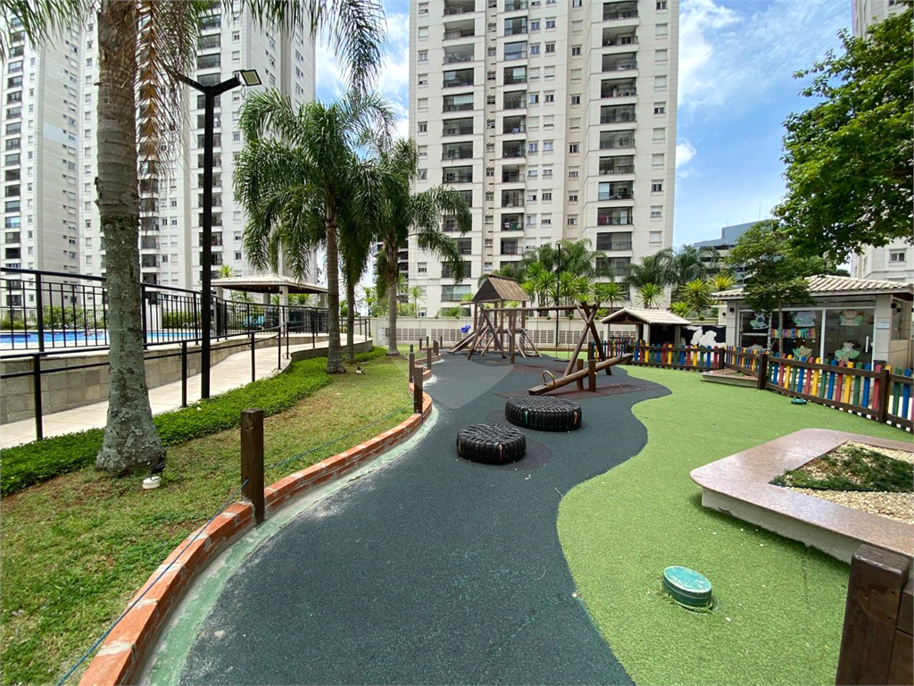 Descubra este apartamento de 70m² com 3 dormitórios, sendo 1 suíte, e 2 vagas de garagem, ideal para famílias que buscam conforto e praticidade no Morumbi, São Paulo.