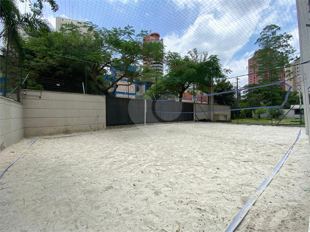 Descubra este apartamento de 70m² com 3 dormitórios, sendo 1 suíte, e 2 vagas de garagem, ideal para famílias que buscam conforto e praticidade no Morumbi, São Paulo.