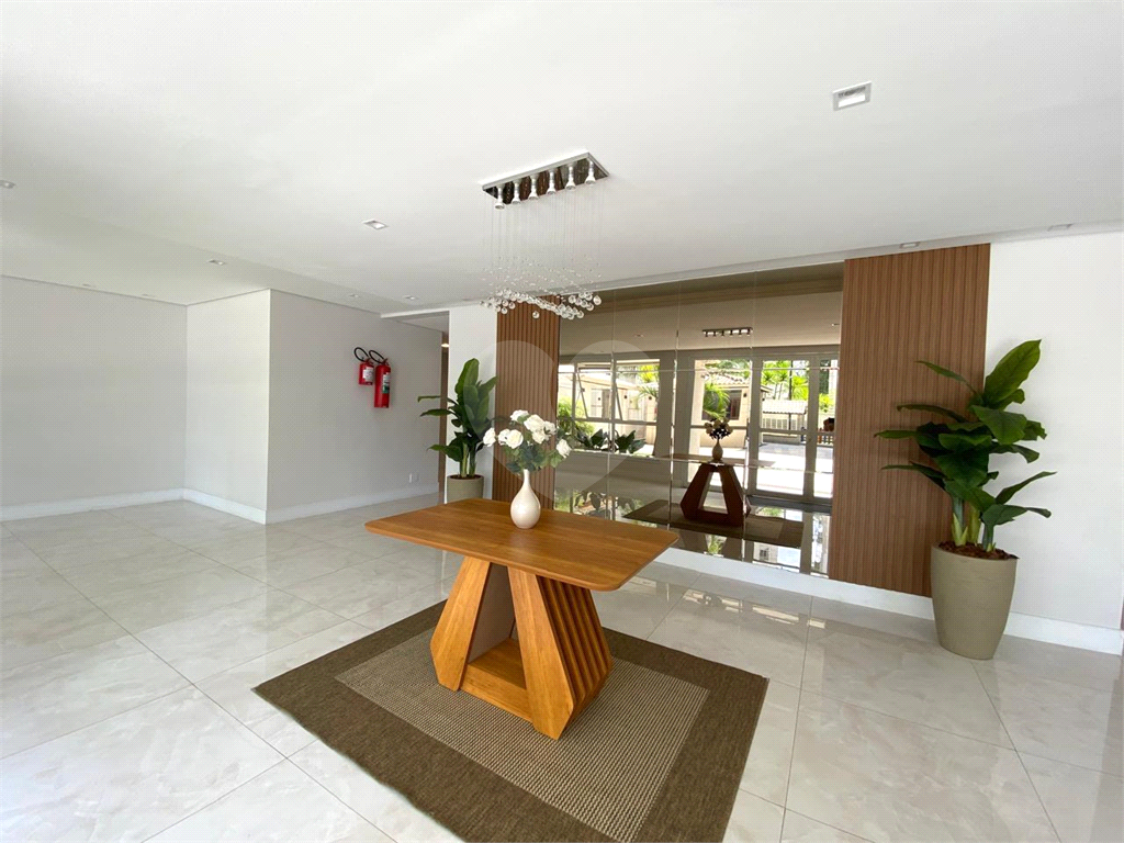 Descubra este apartamento de 70m² com 3 dormitórios, sendo 1 suíte, e 2 vagas de garagem, ideal para famílias que buscam conforto e praticidade no Morumbi, São Paulo.