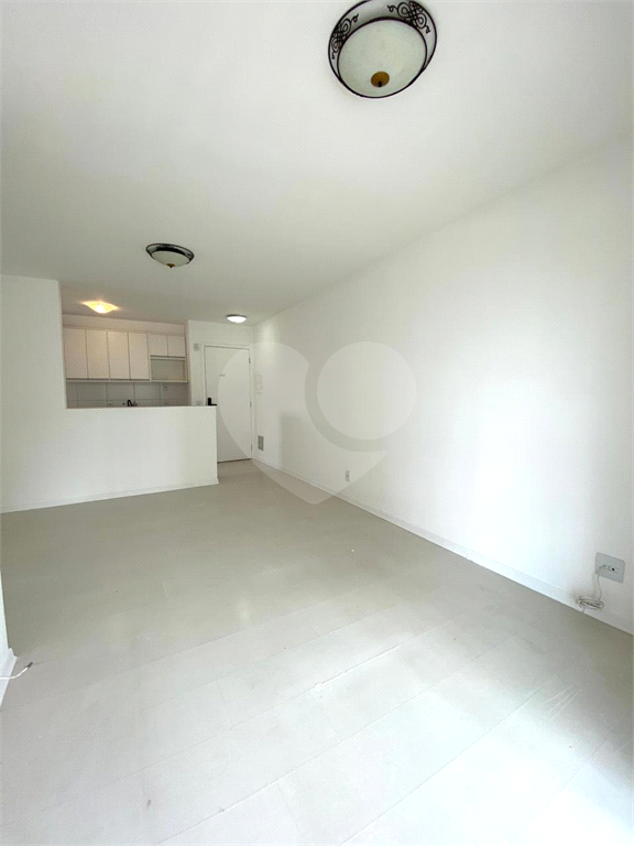 Descubra este apartamento de 70m² com 3 dormitórios, sendo 1 suíte, e 2 vagas de garagem, ideal para famílias que buscam conforto e praticidade no Morumbi, São Paulo.