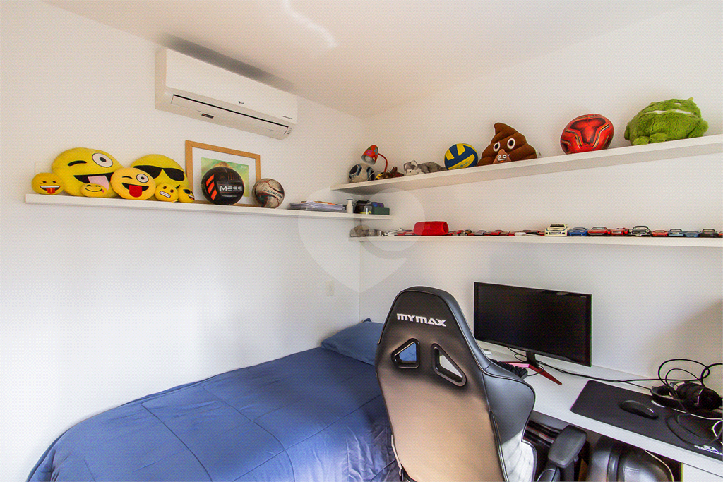 Apartamento de 3 suítes em condomínio Clube na Vila Olímpia