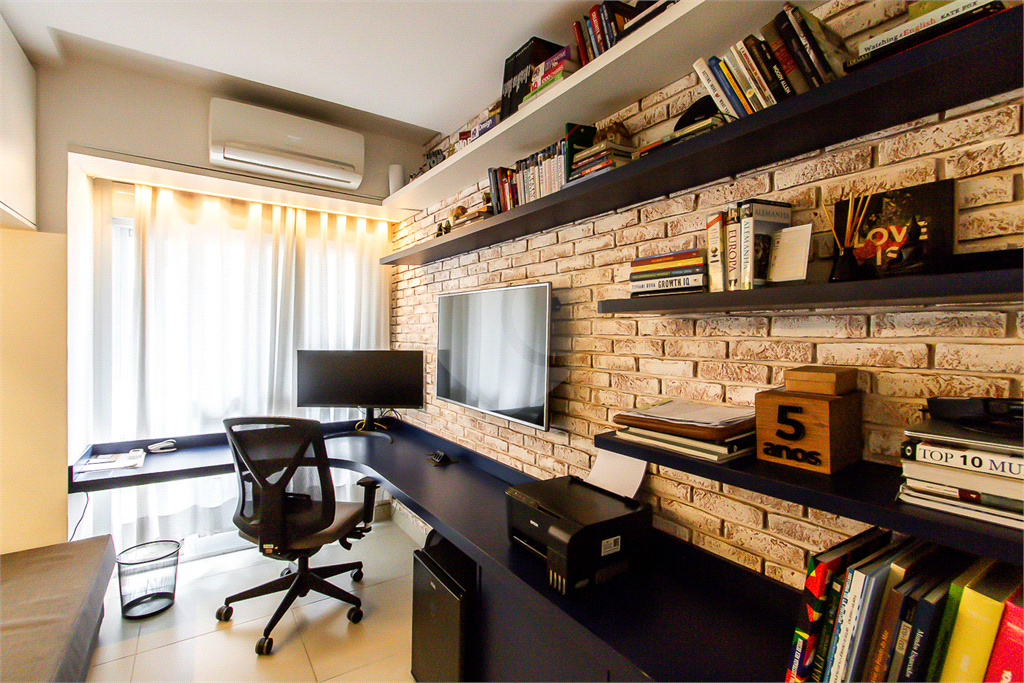 Apartamento de 3 suítes em condomínio Clube na Vila Olímpia