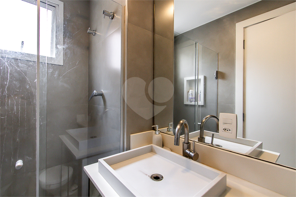 Apartamento de 3 suítes em condomínio Clube na Vila Olímpia