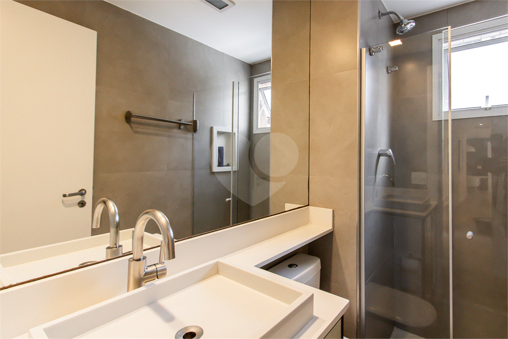 Apartamento de 3 suítes em condomínio Clube na Vila Olímpia