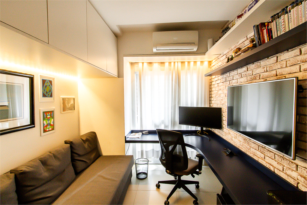 Apartamento de 3 suítes em condomínio Clube na Vila Olímpia