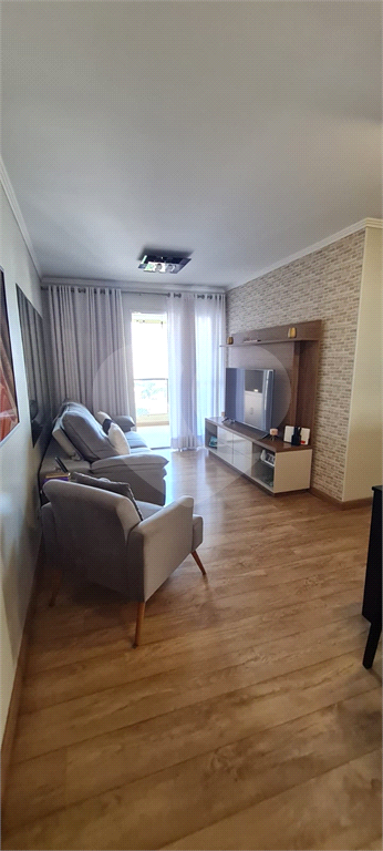 APARTAMENTO em JARDIM ZAIRA