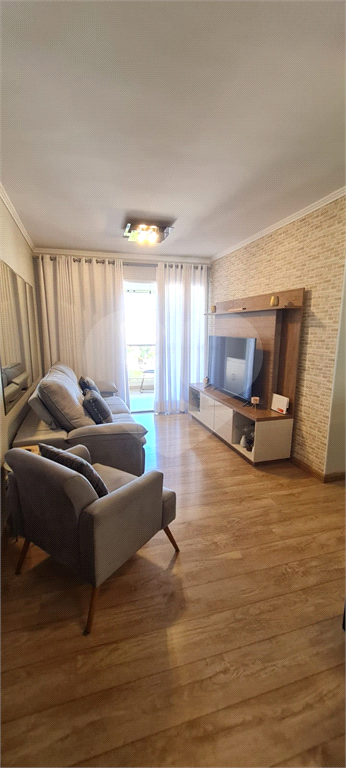 APARTAMENTO em JARDIM ZAIRA
