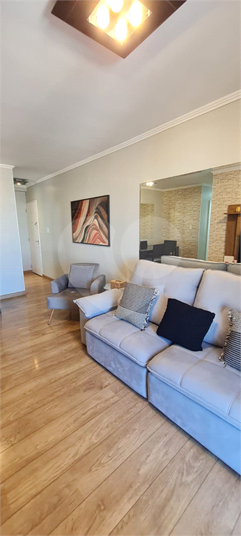 APARTAMENTO em JARDIM ZAIRA