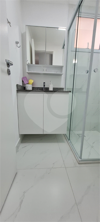 APARTAMENTO em JARDIM ZAIRA