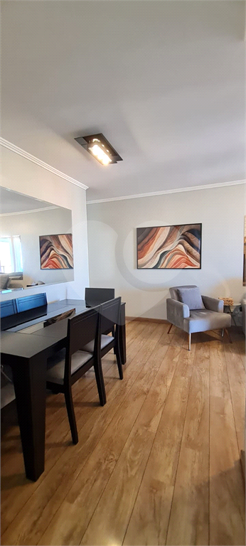 APARTAMENTO em JARDIM ZAIRA