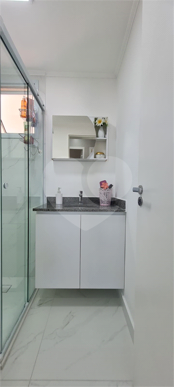 APARTAMENTO em JARDIM ZAIRA
