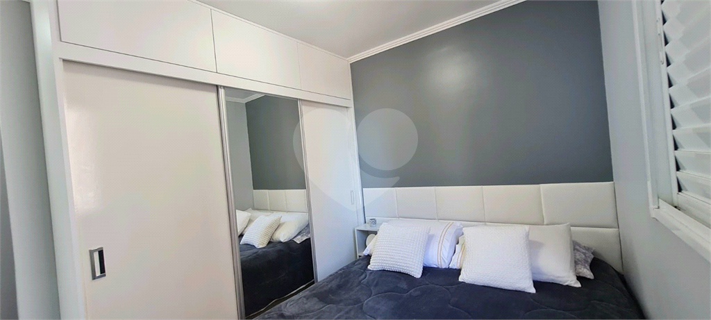 APARTAMENTO em JARDIM ZAIRA
