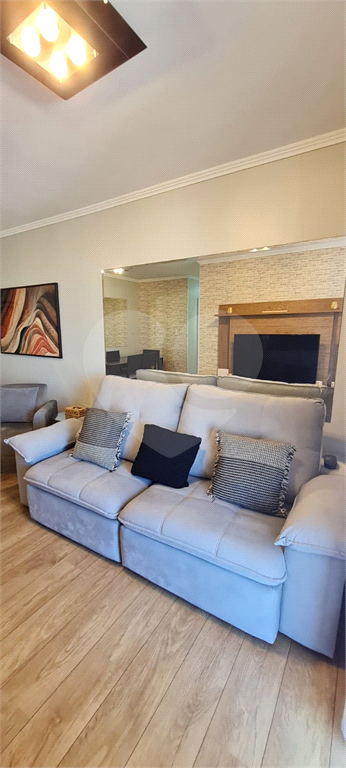 APARTAMENTO em JARDIM ZAIRA