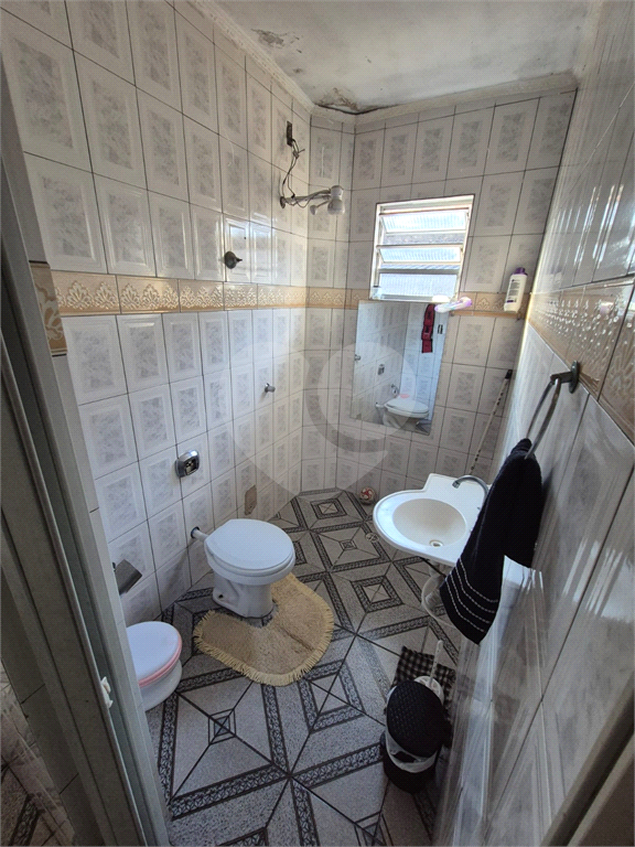 SOBRADO À VENDA COM 2 CASAS - 3 QUARTOS - 2 VAGAS