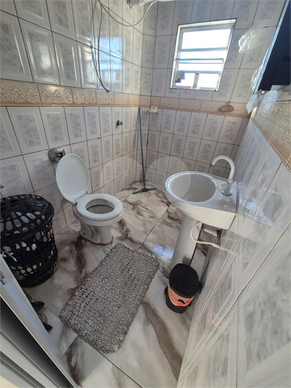 SOBRADO À VENDA COM 2 CASAS - 3 QUARTOS - 2 VAGAS