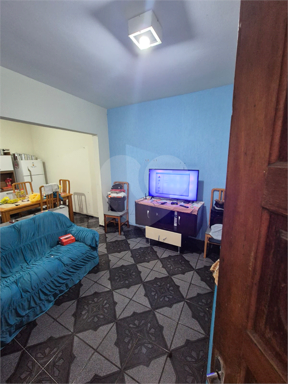 SOBRADO À VENDA COM 2 CASAS - 3 QUARTOS - 2 VAGAS