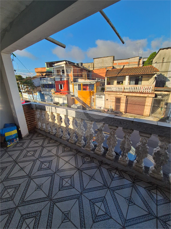 SOBRADO À VENDA COM 2 CASAS - 3 QUARTOS - 2 VAGAS