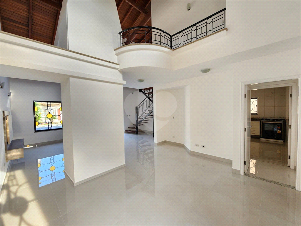 Casa de Condomínio para alugar com 3 quartos, 180m² - Foto 1